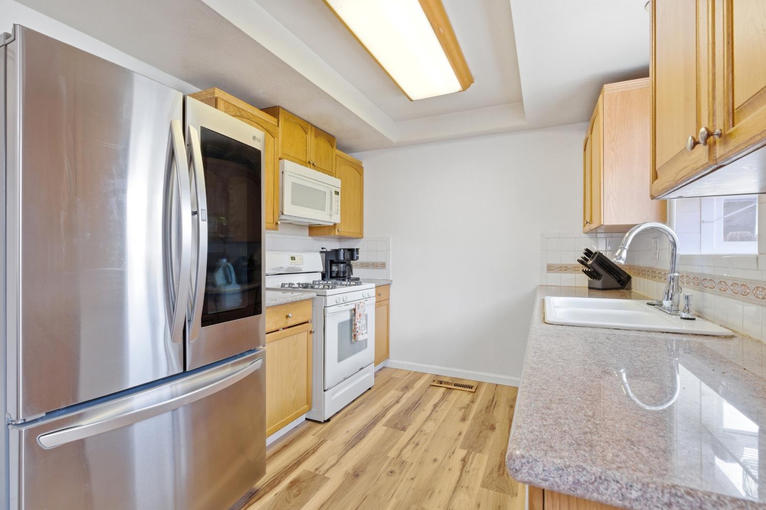 3432 Colonial Dr, Modesto, CA 95350