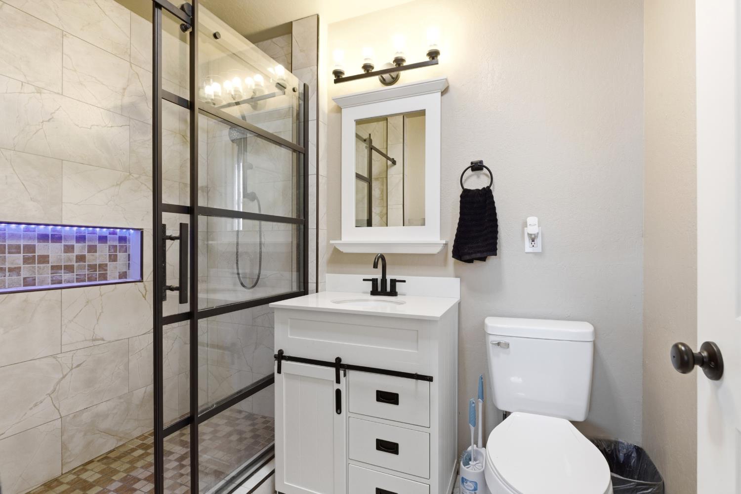 3432 Colonial Dr, Modesto, CA 95350