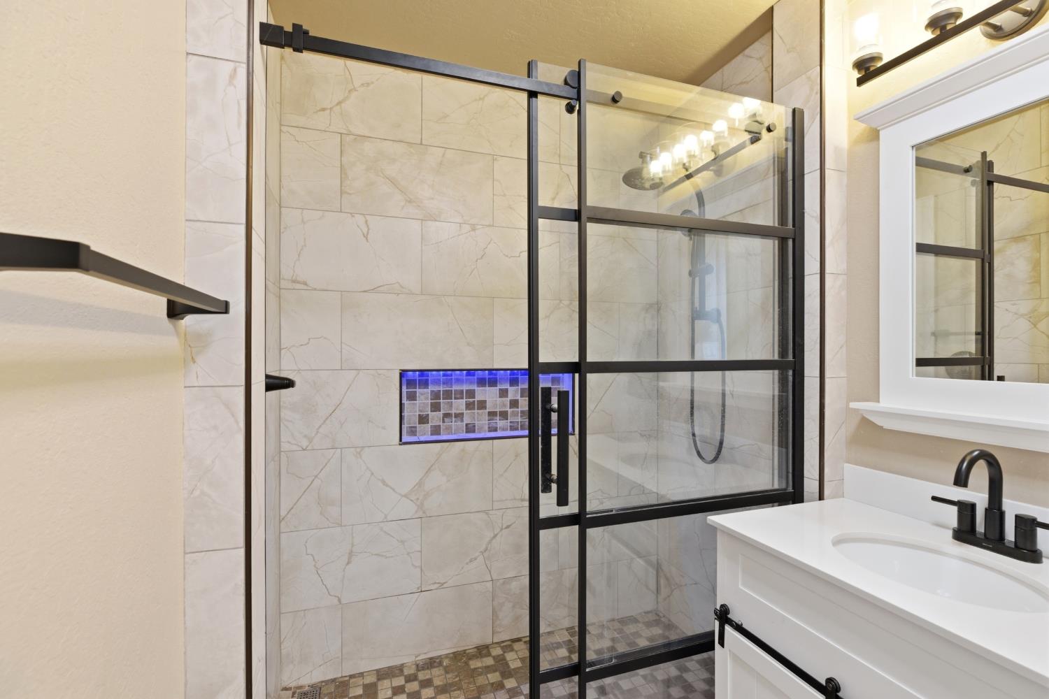 3432 Colonial Dr, Modesto, CA 95350