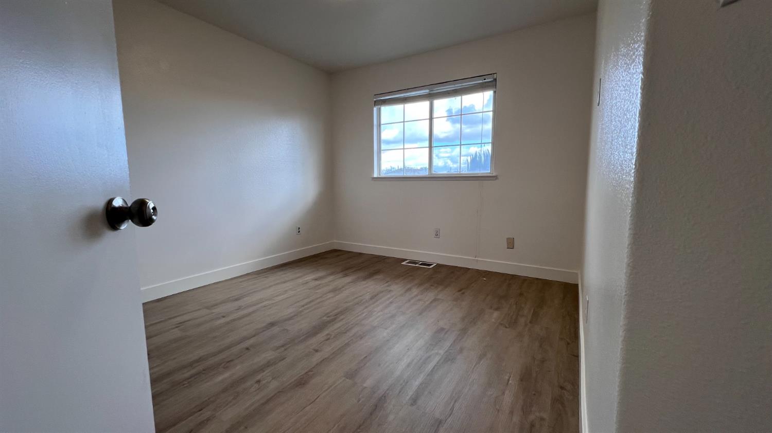 2701 Mozart Dr, Modesto, CA 95358