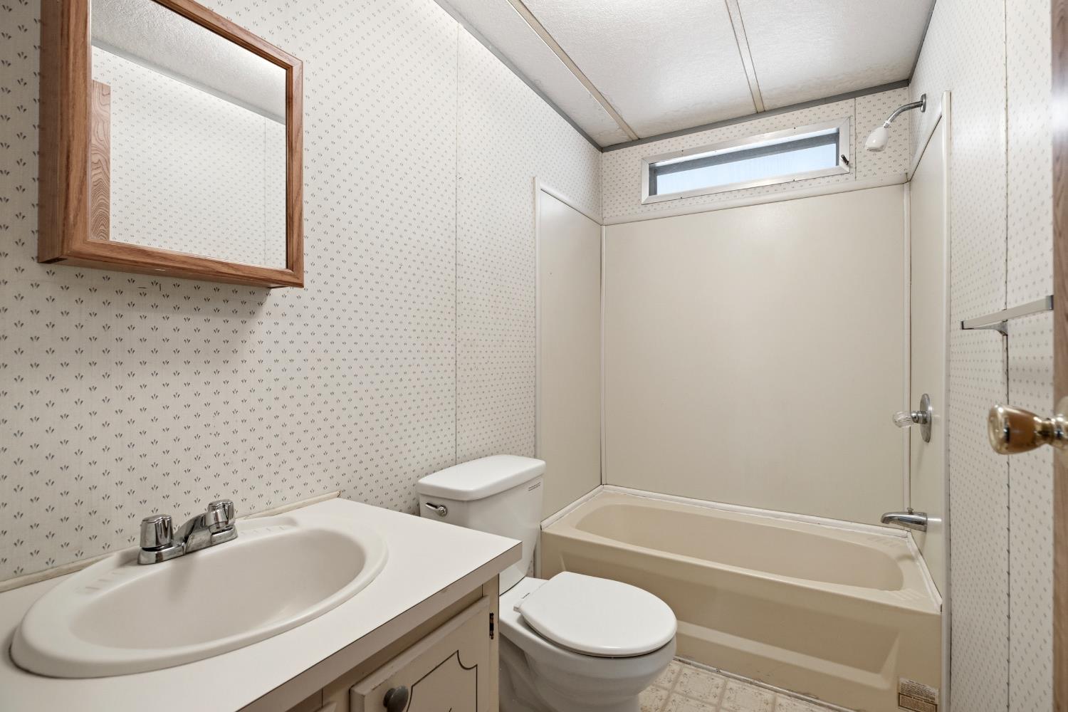 1459 Standiford Ave #98, Modesto, CA 95350