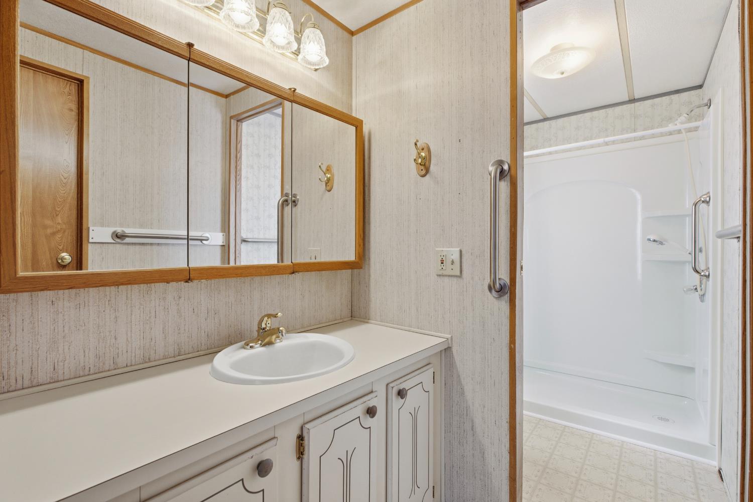 1459 Standiford Ave #98, Modesto, CA 95350