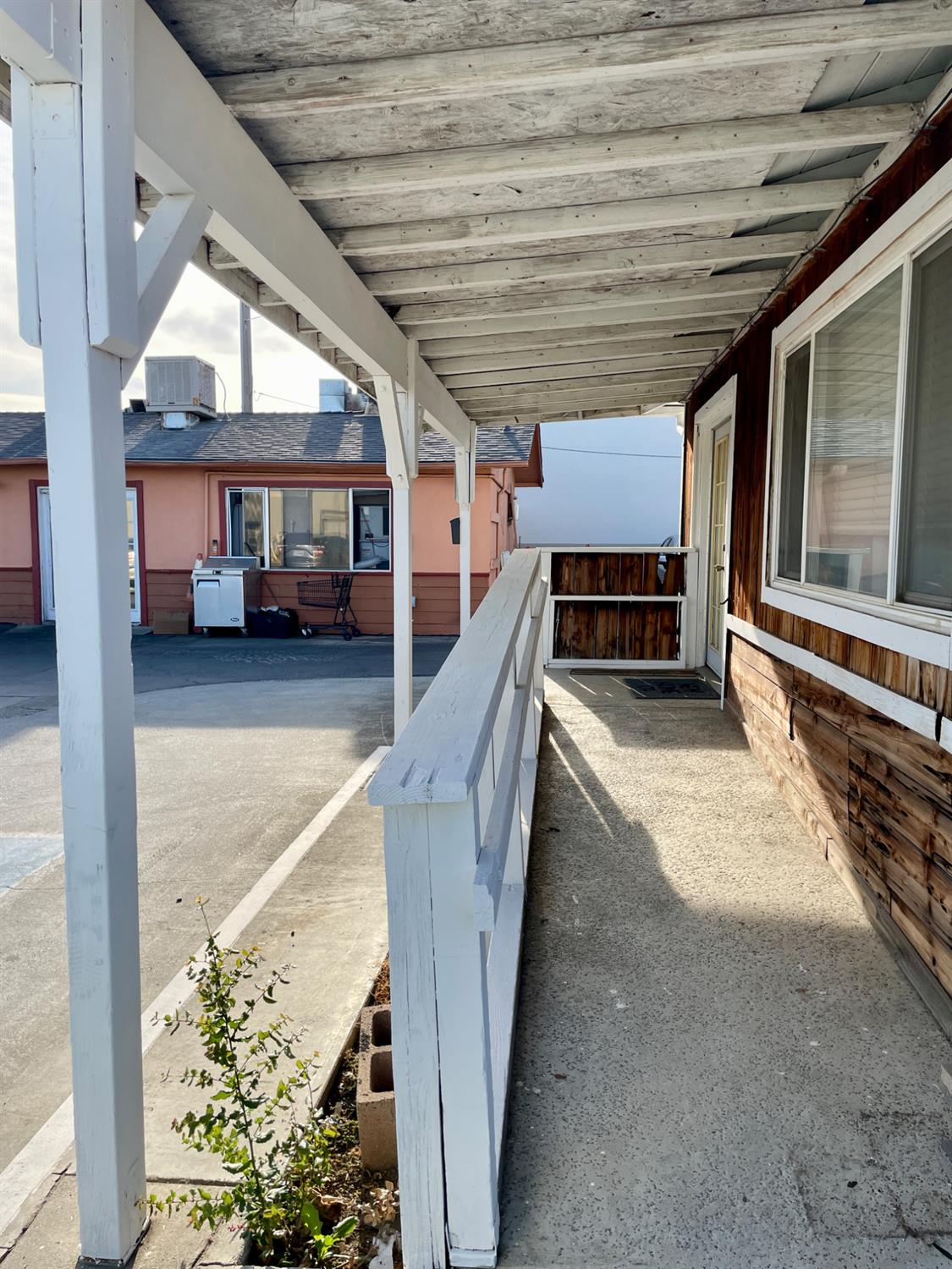 1120 W F St, Oakdale, CA 95361