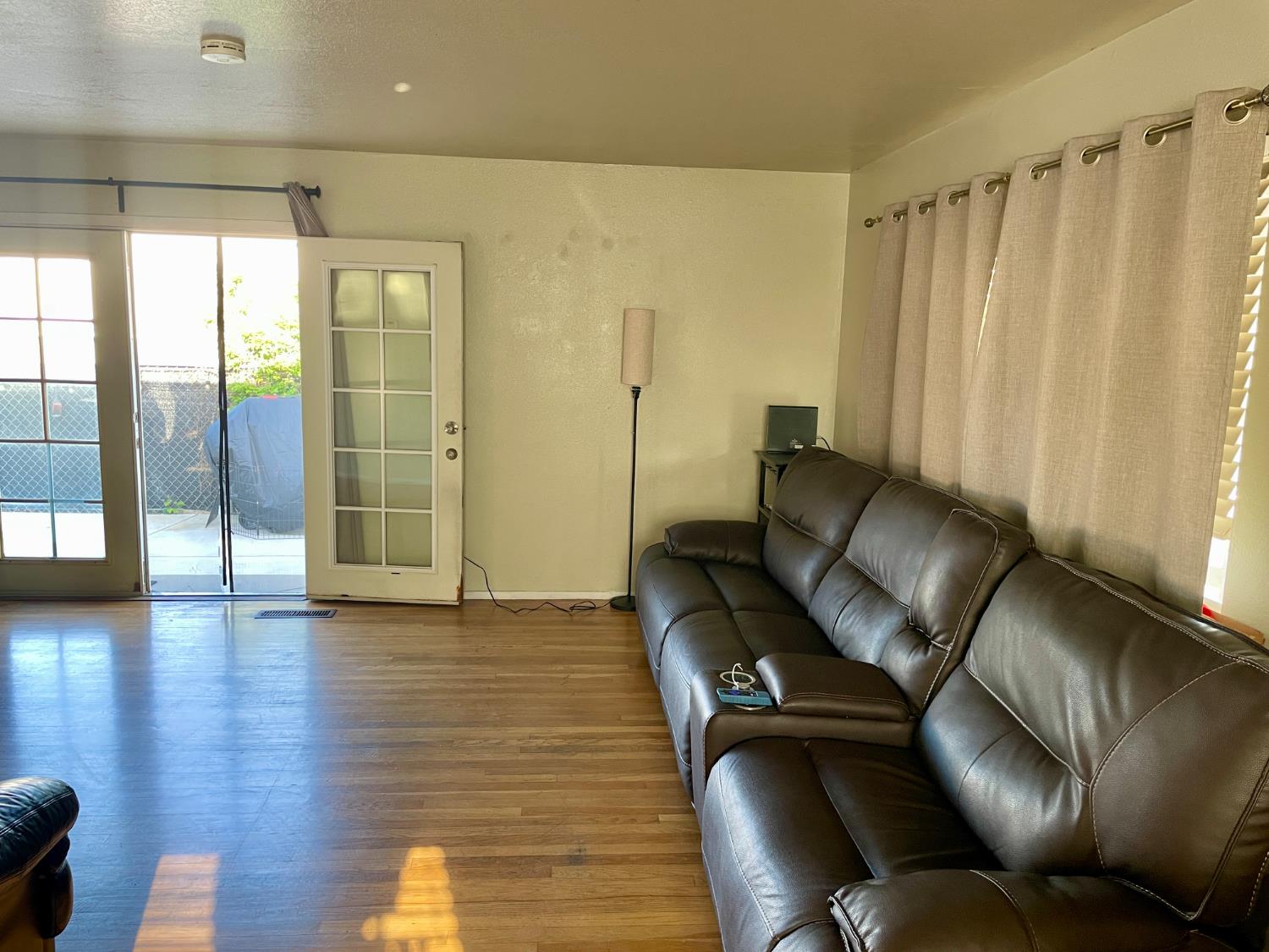 1120 W F St, Oakdale, CA 95361