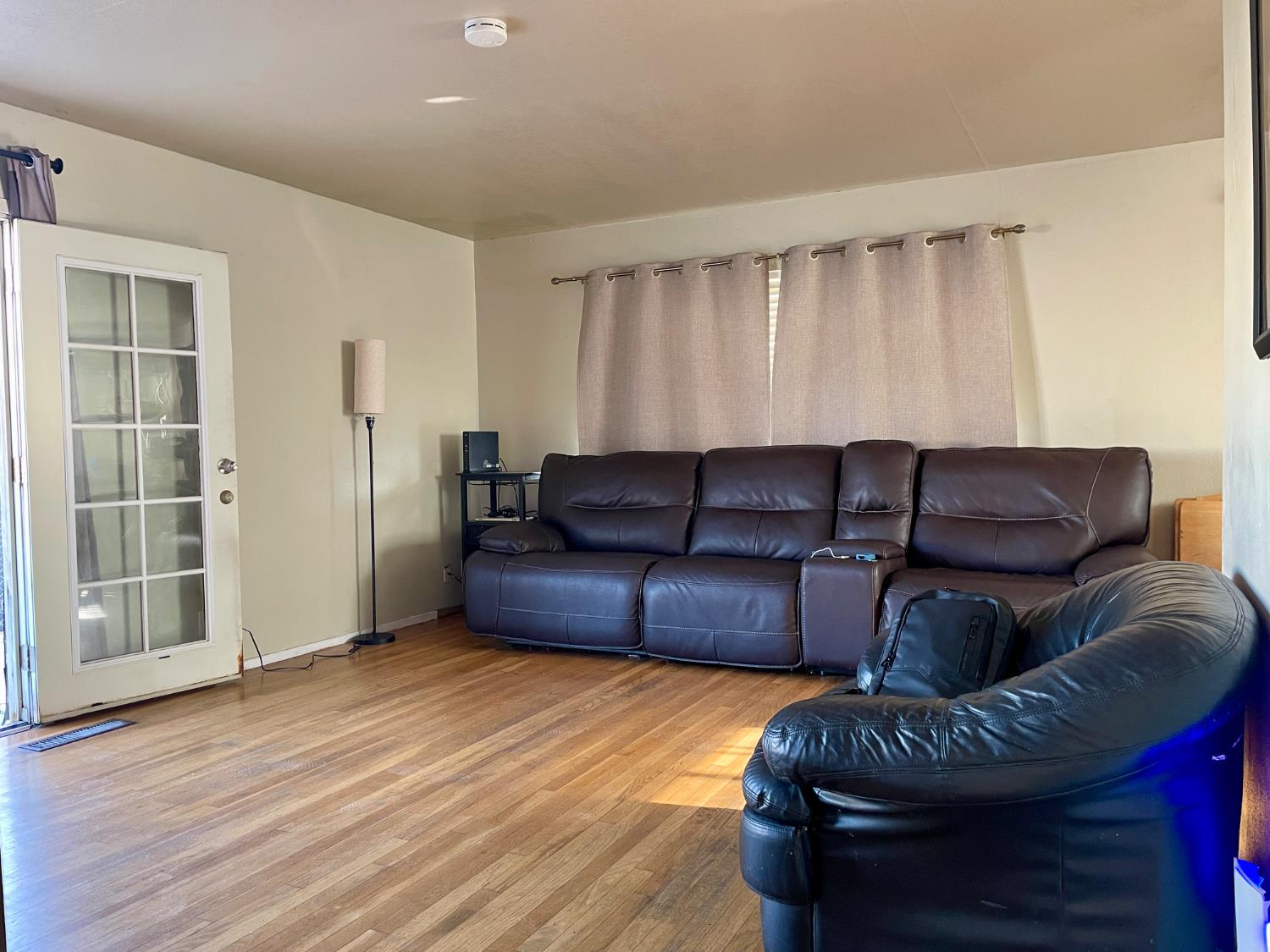 1120 W F St, Oakdale, CA 95361