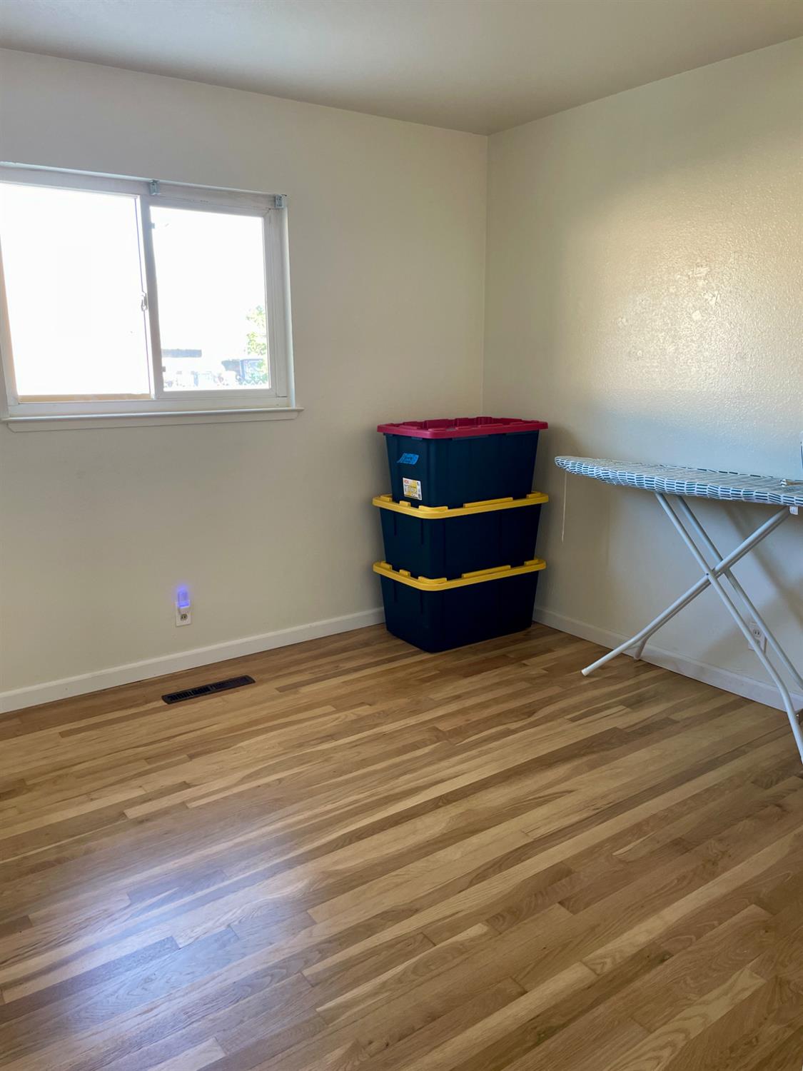 1120 W F St, Oakdale, CA 95361