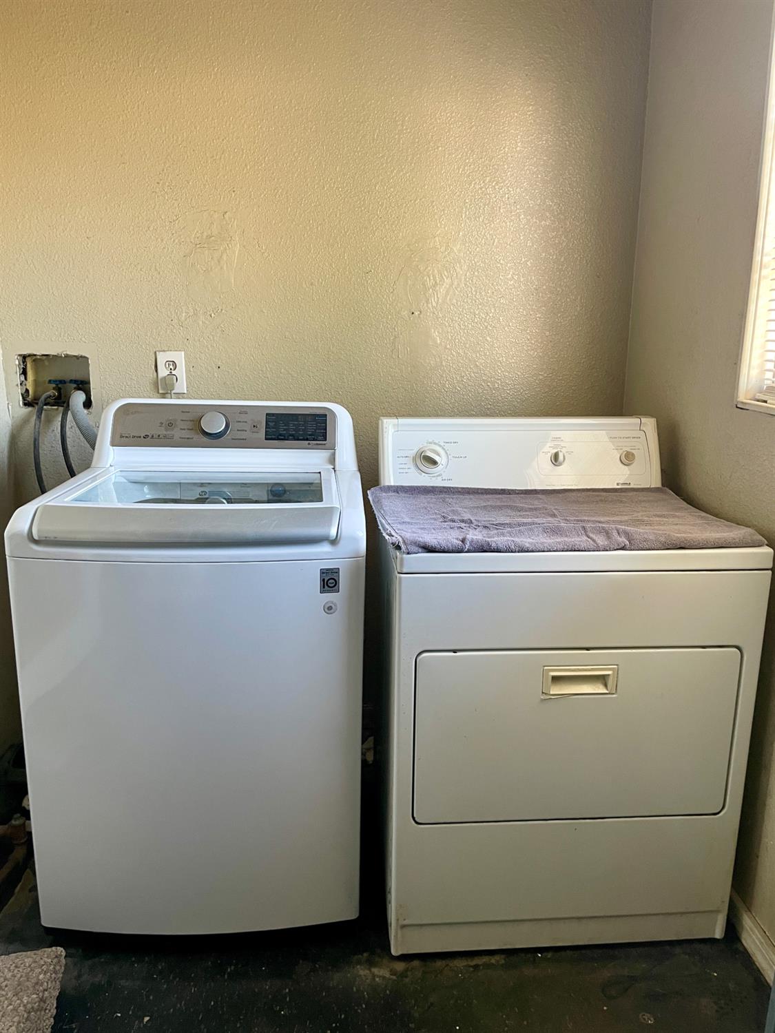 1120 W F St, Oakdale, CA 95361