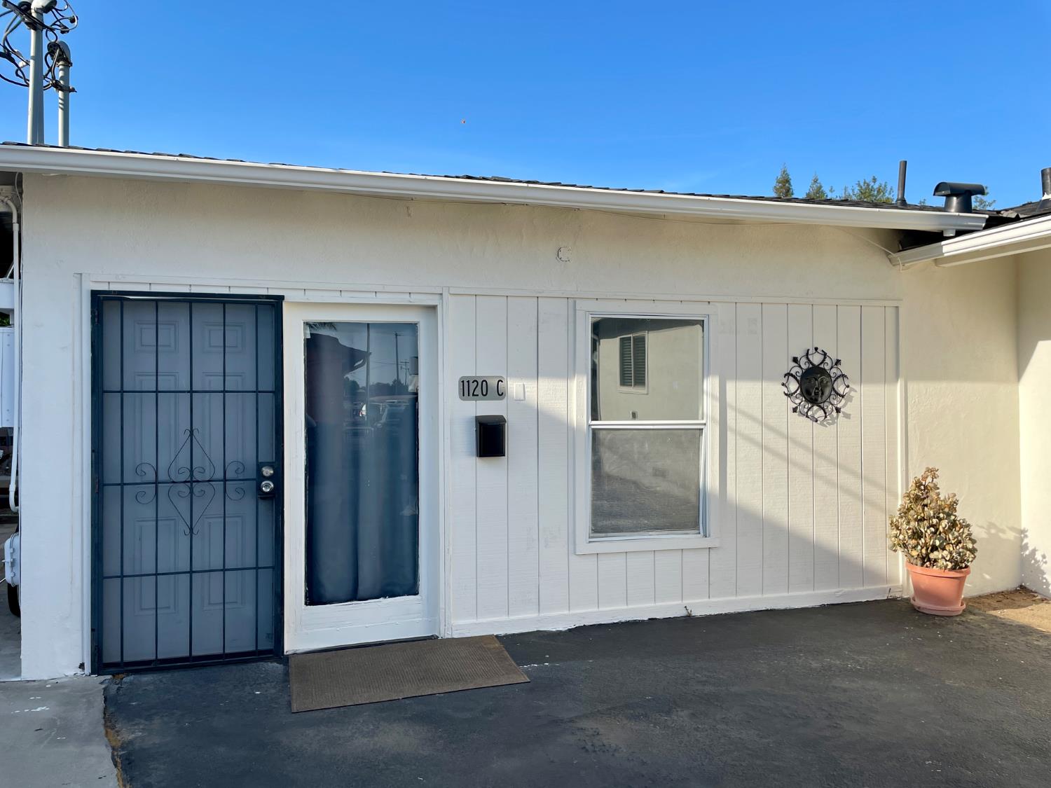 1120 W F St, Oakdale, CA 95361