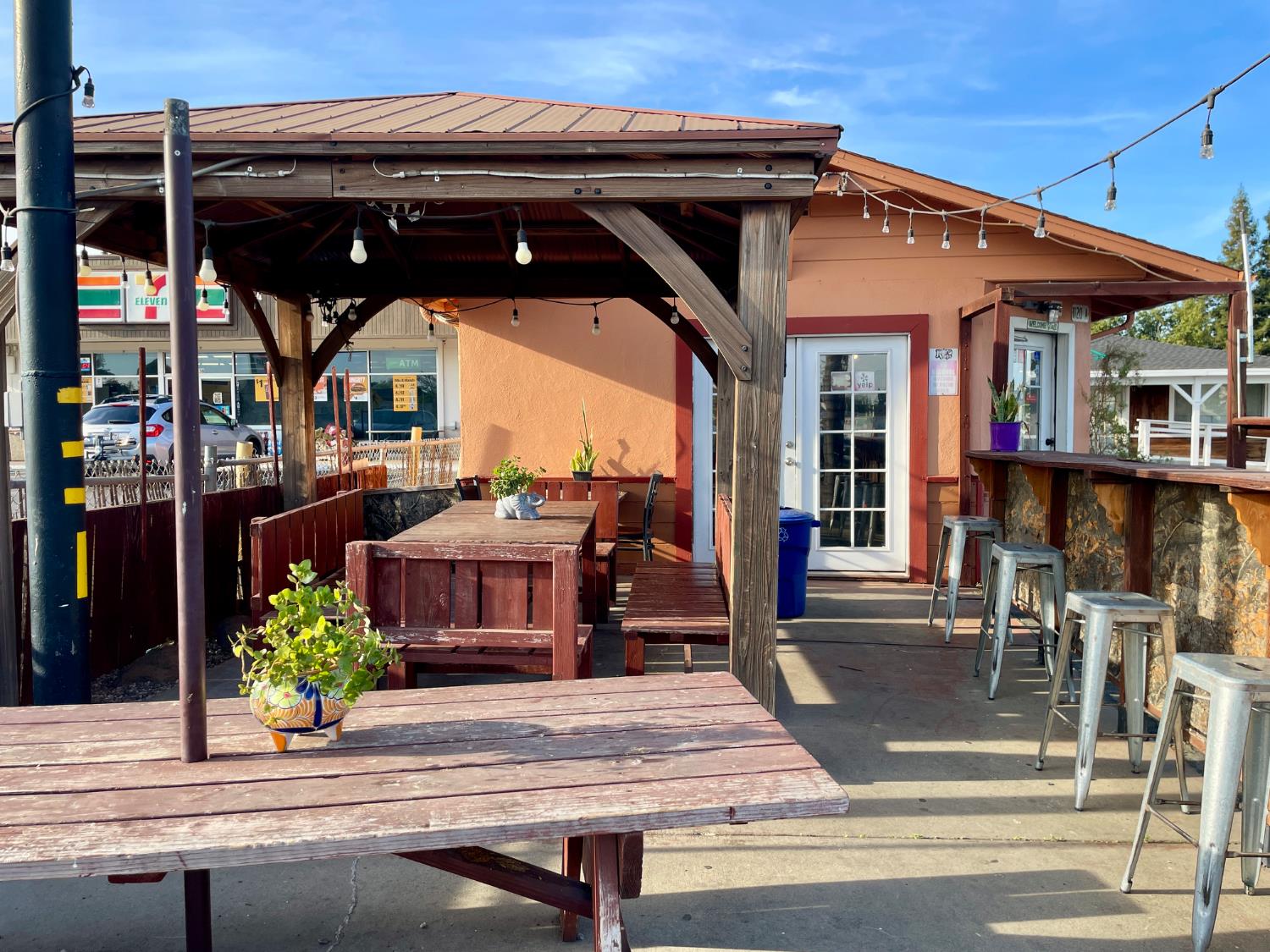 1120 W F St, Oakdale, CA 95361