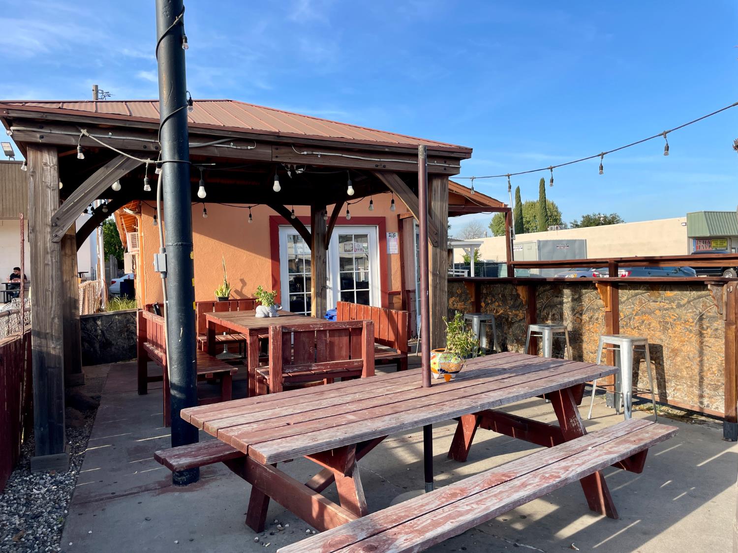 1120 W F St, Oakdale, CA 95361