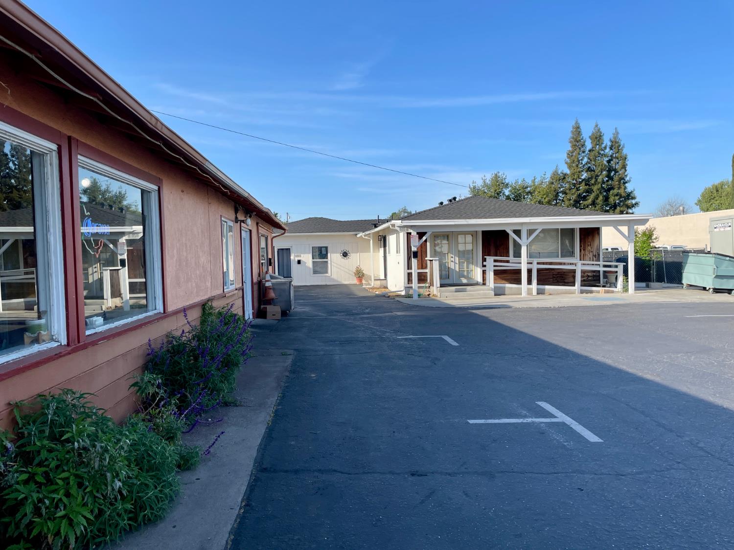 1120 W F St, Oakdale, CA 95361