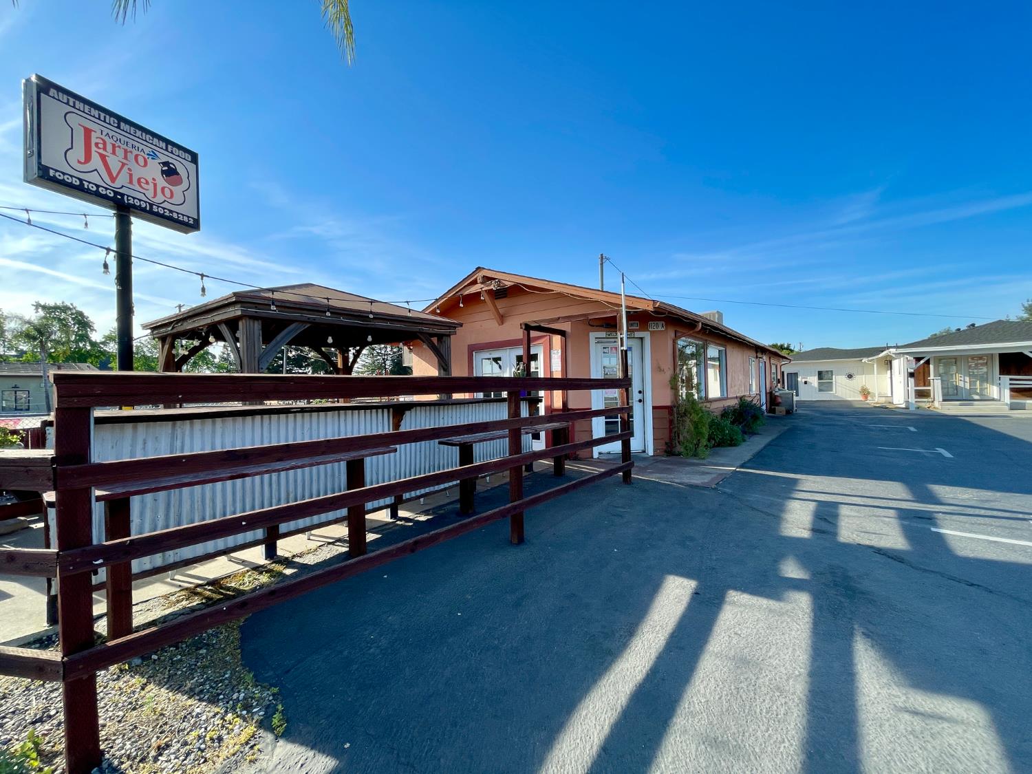 1120 W F St, Oakdale, CA 95361