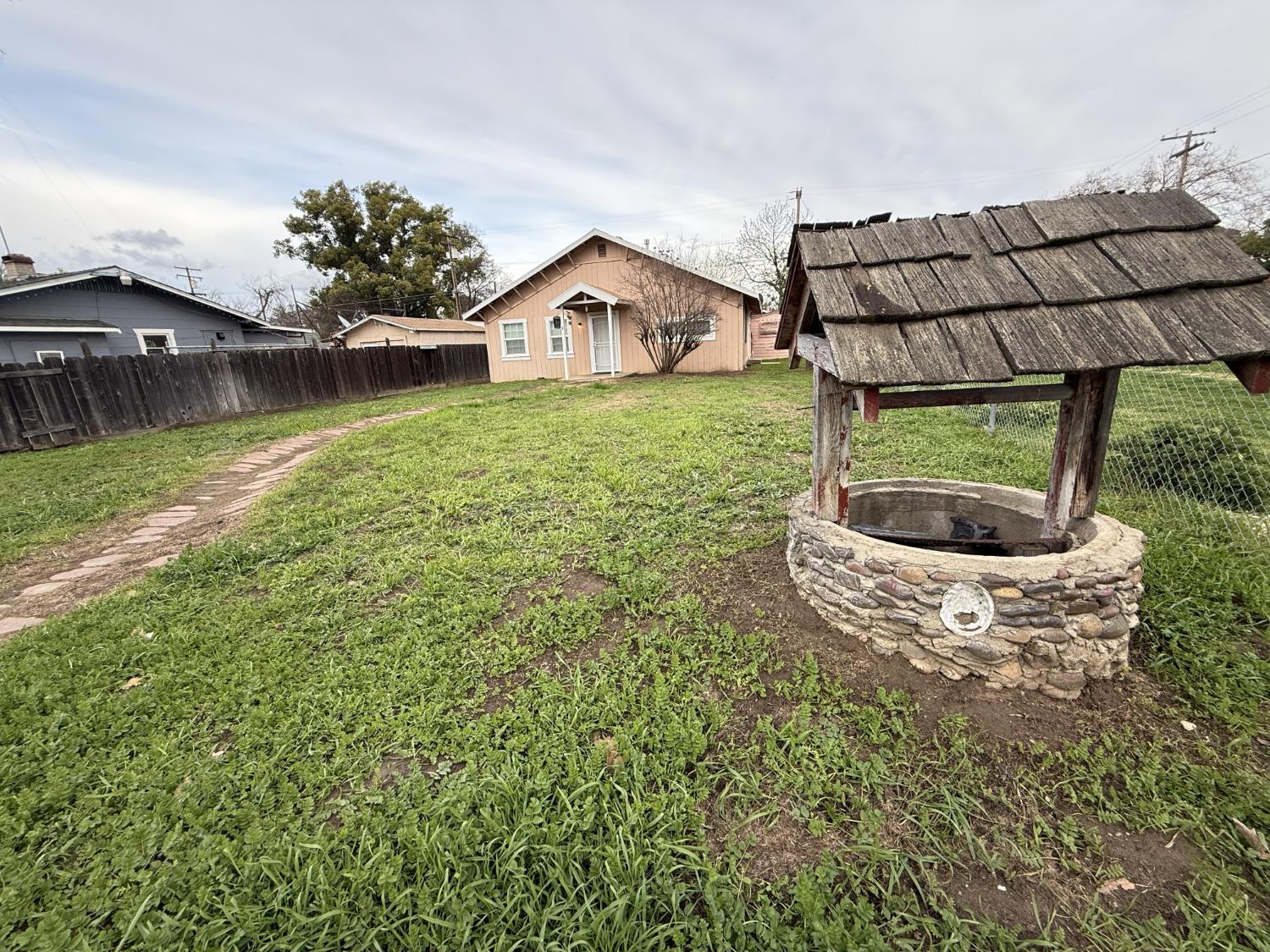 223 Rosemont Ave, Modesto, CA 95351