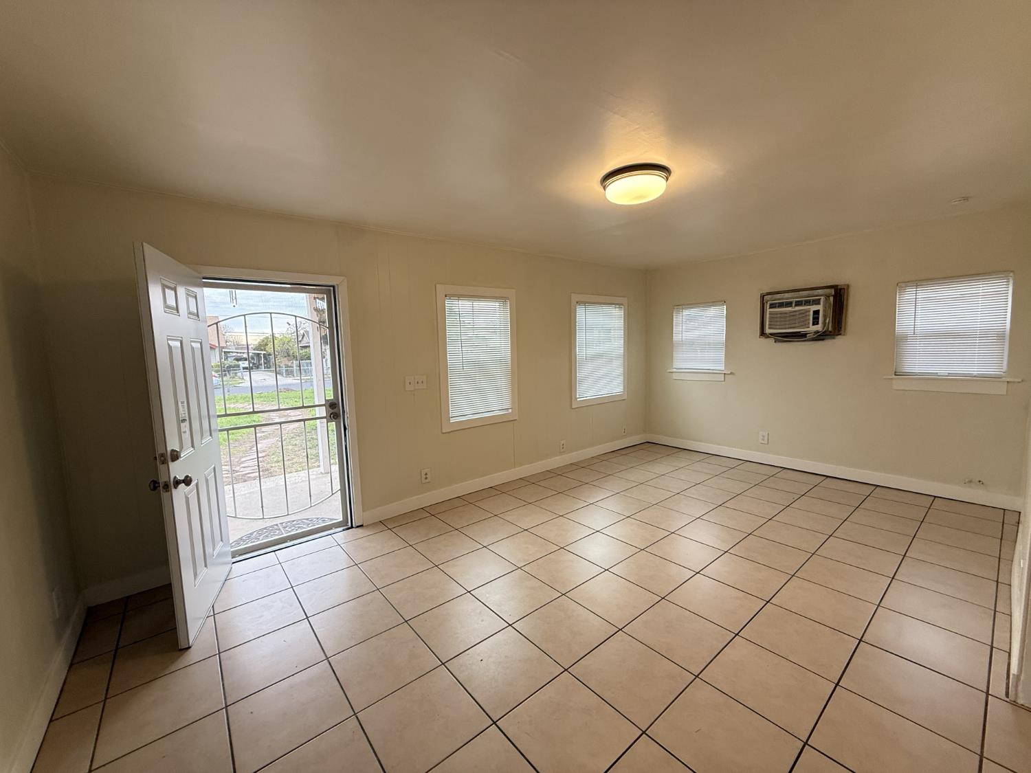 223 Rosemont Ave, Modesto, CA 95351