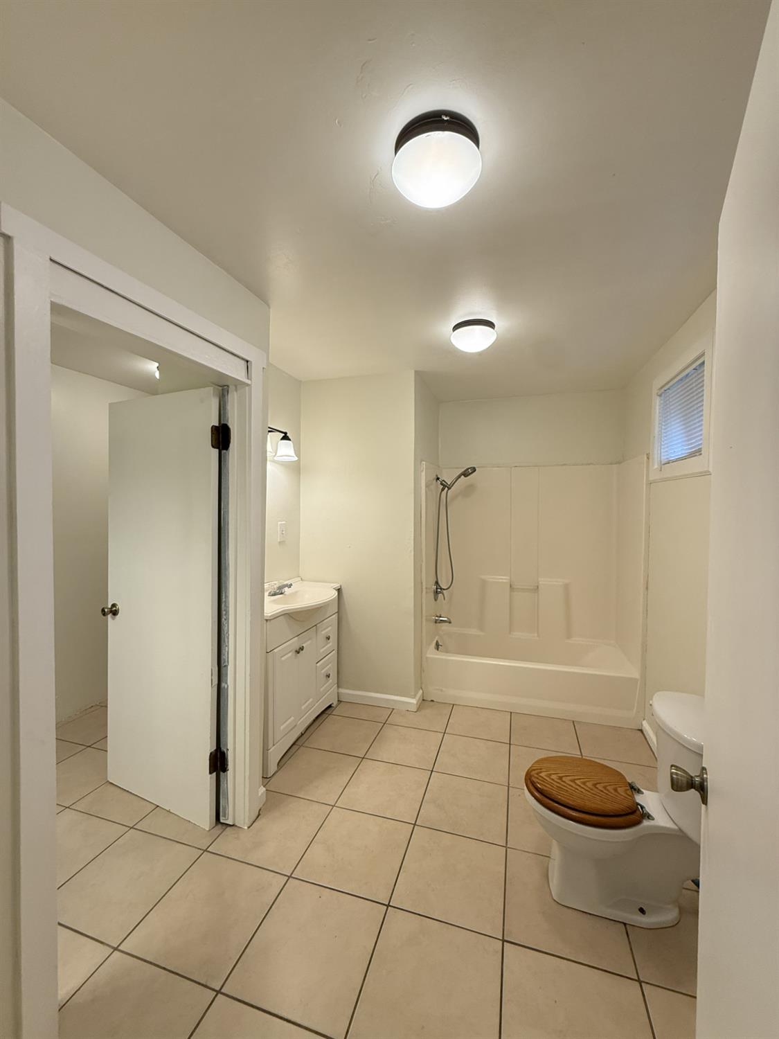 223 Rosemont Ave, Modesto, CA 95351