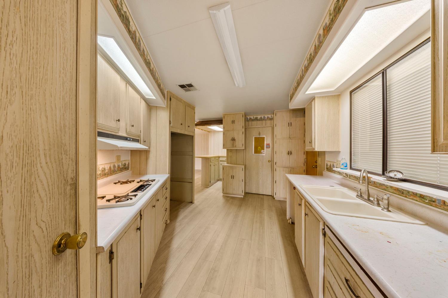 2129 Viking Ln, Modesto, CA 95350