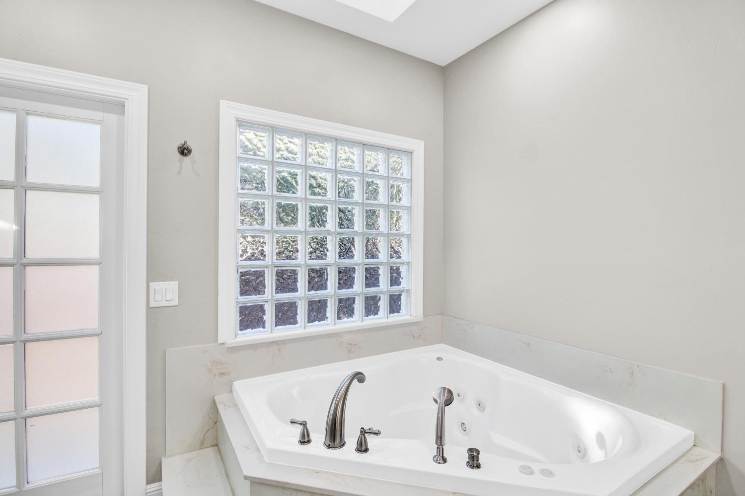 317 Park Ave, Modesto, CA 95354