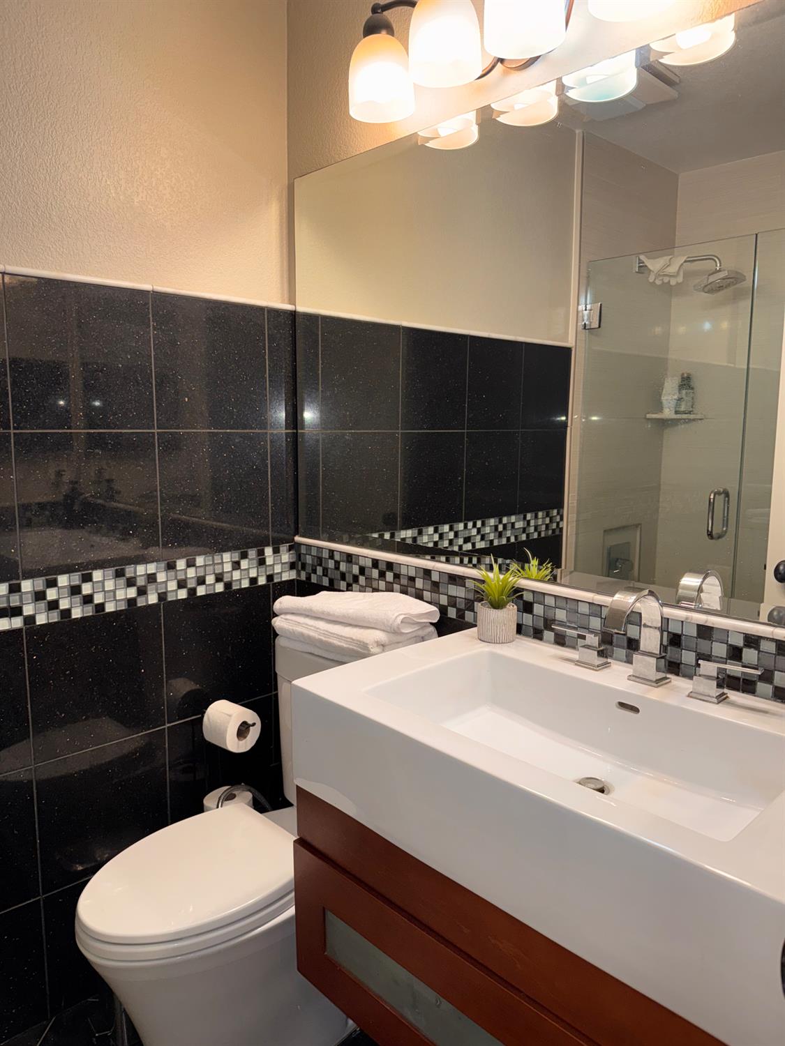 1745 N Winery Ave #102, Fresno, CA 93703