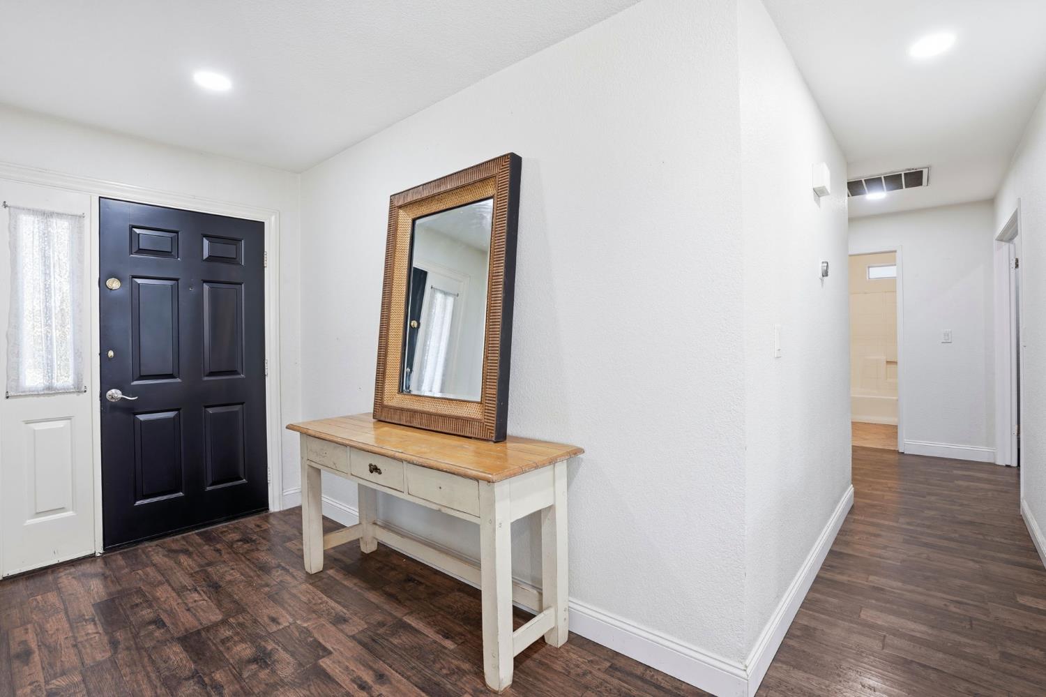 537 Elmwood Dr, Los Banos, CA 93635