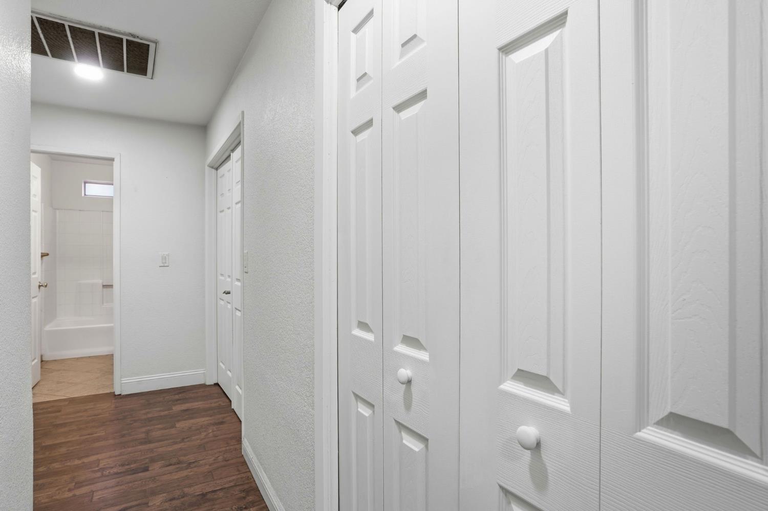 537 Elmwood Dr, Los Banos, CA 93635