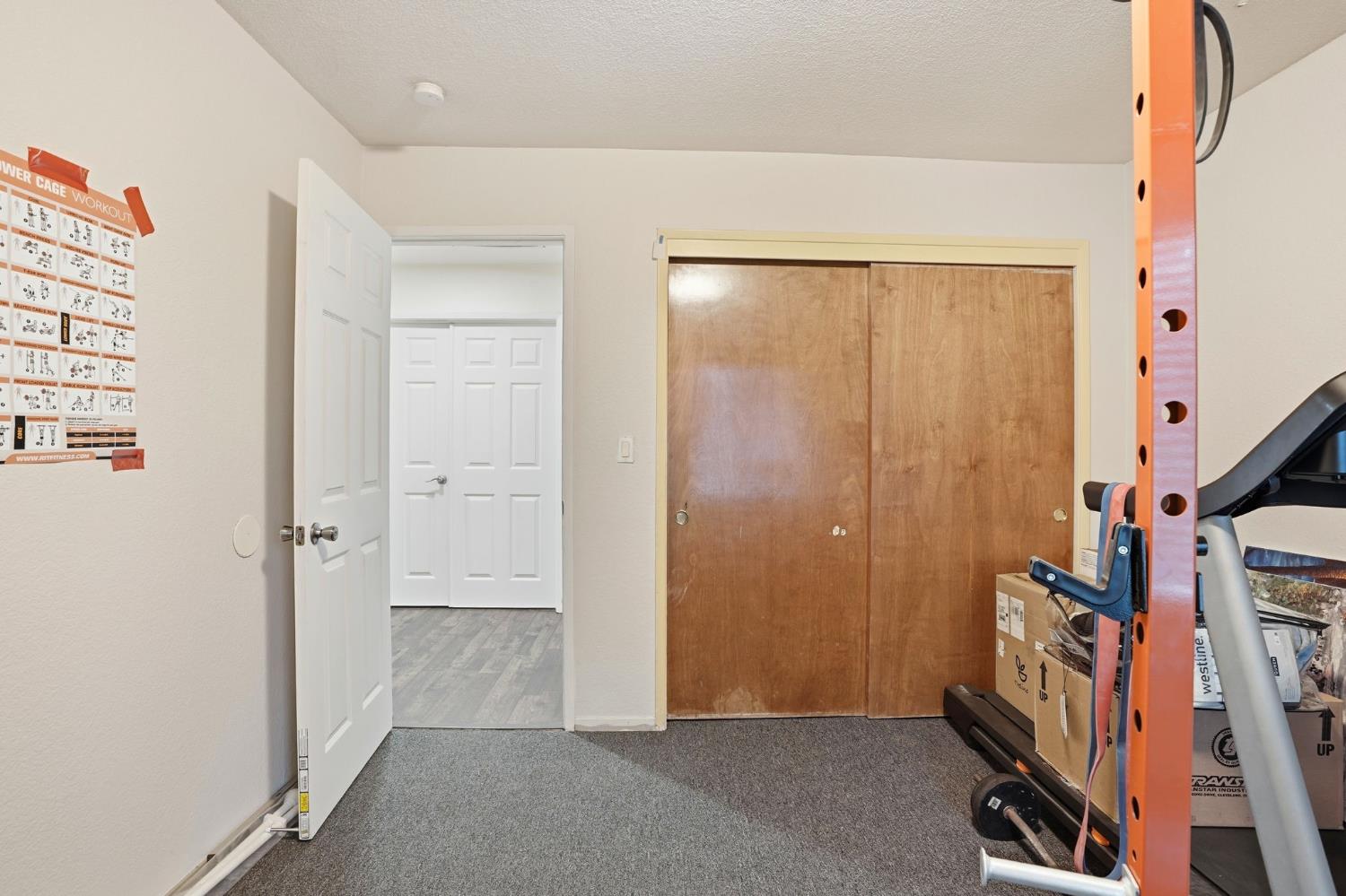 537 Elmwood Dr, Los Banos, CA 93635