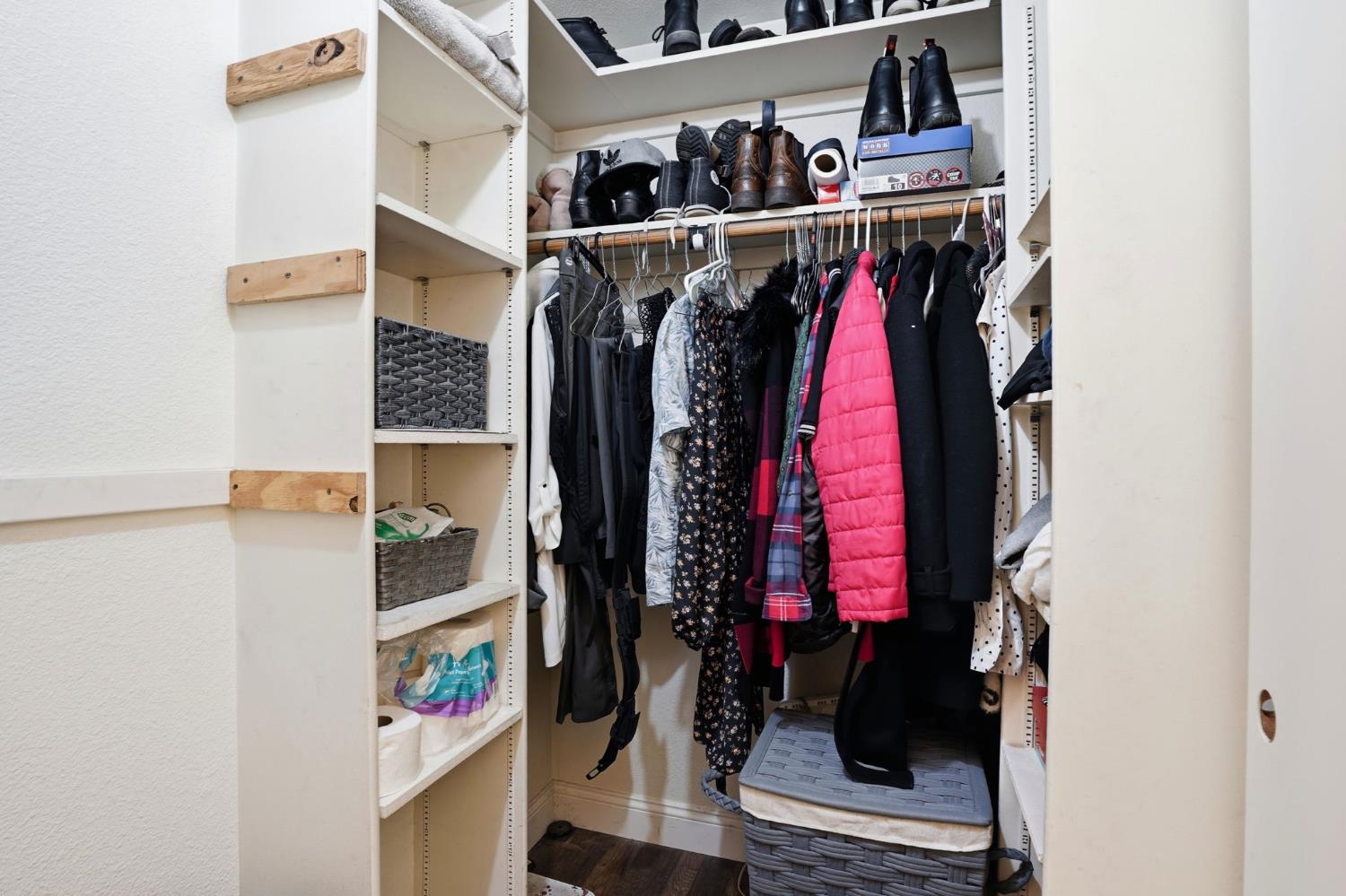 537 Elmwood Dr, Los Banos, CA 93635