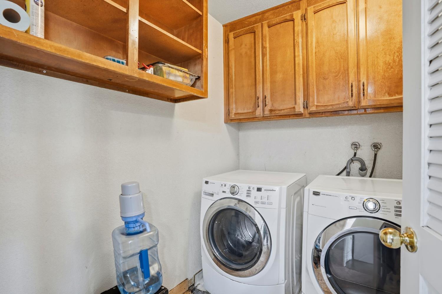 537 Elmwood Dr, Los Banos, CA 93635