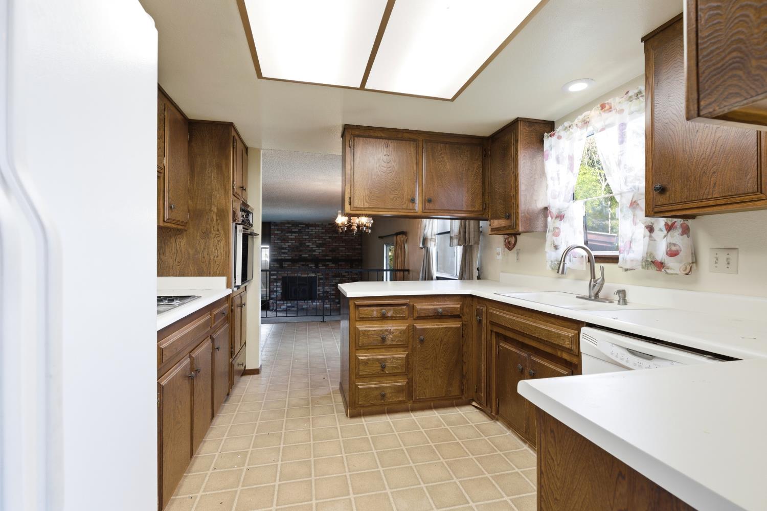 1421 Glenhaven Dr, Modesto, CA 95355