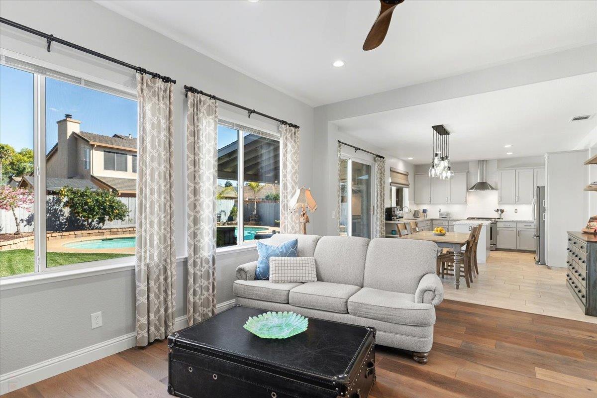 346 S Manley Rd, Ripon, CA 95366