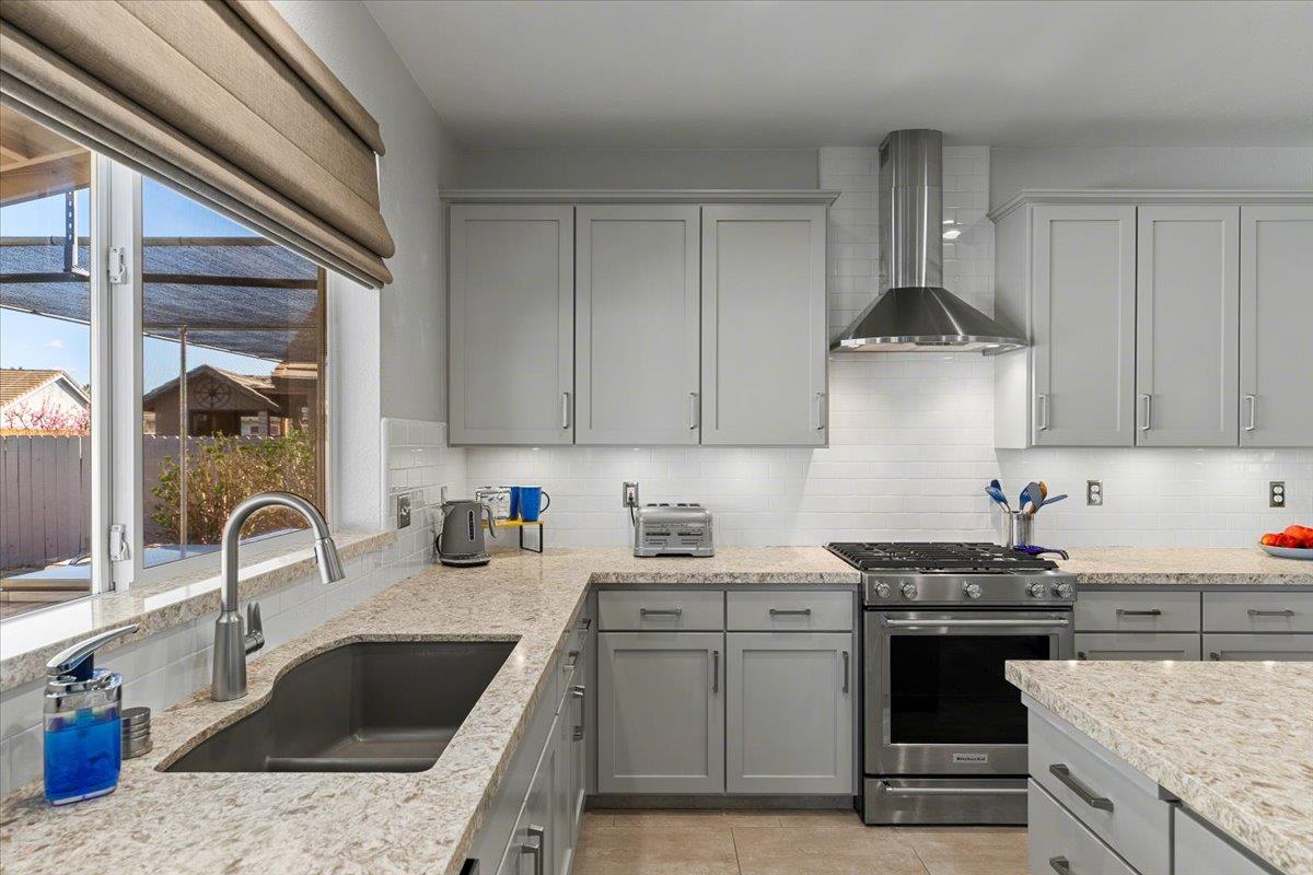 346 S Manley Rd, Ripon, CA 95366