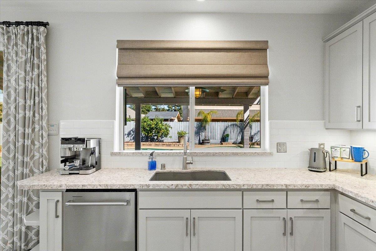 346 S Manley Rd, Ripon, CA 95366