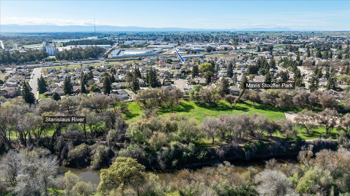 346 S Manley Rd, Ripon, CA 95366