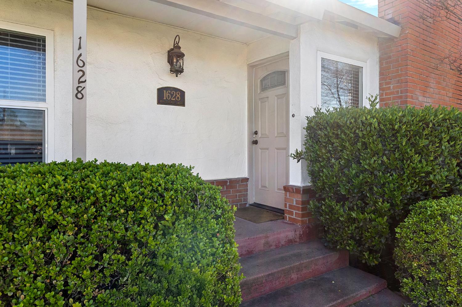 1628 Honeysuckle Dr, Modesto, CA 95350