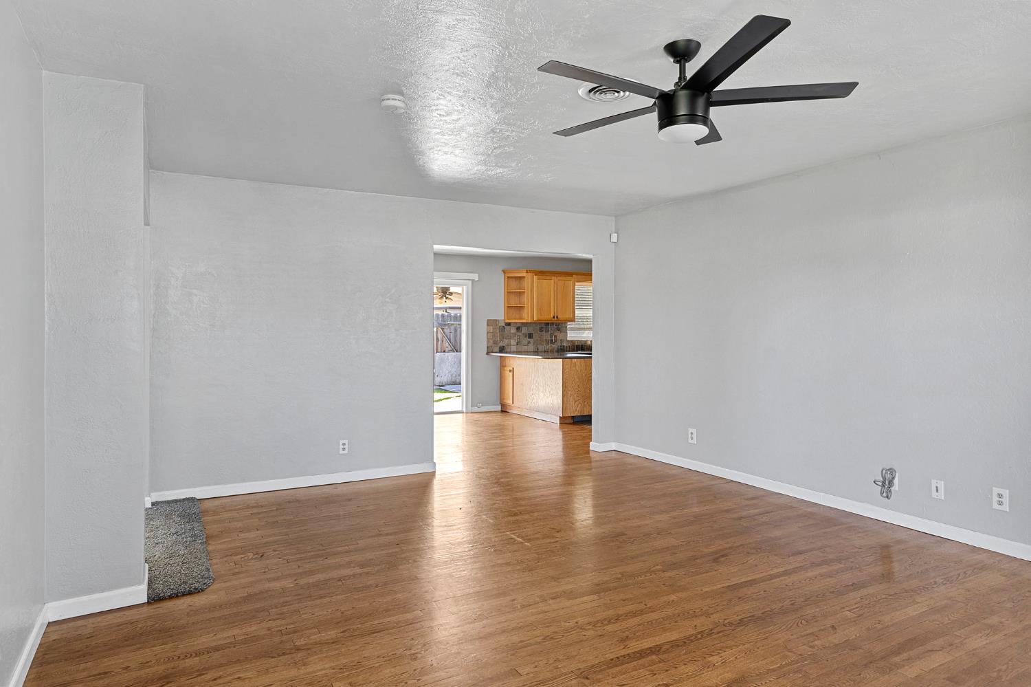 1628 Honeysuckle Dr, Modesto, CA 95350