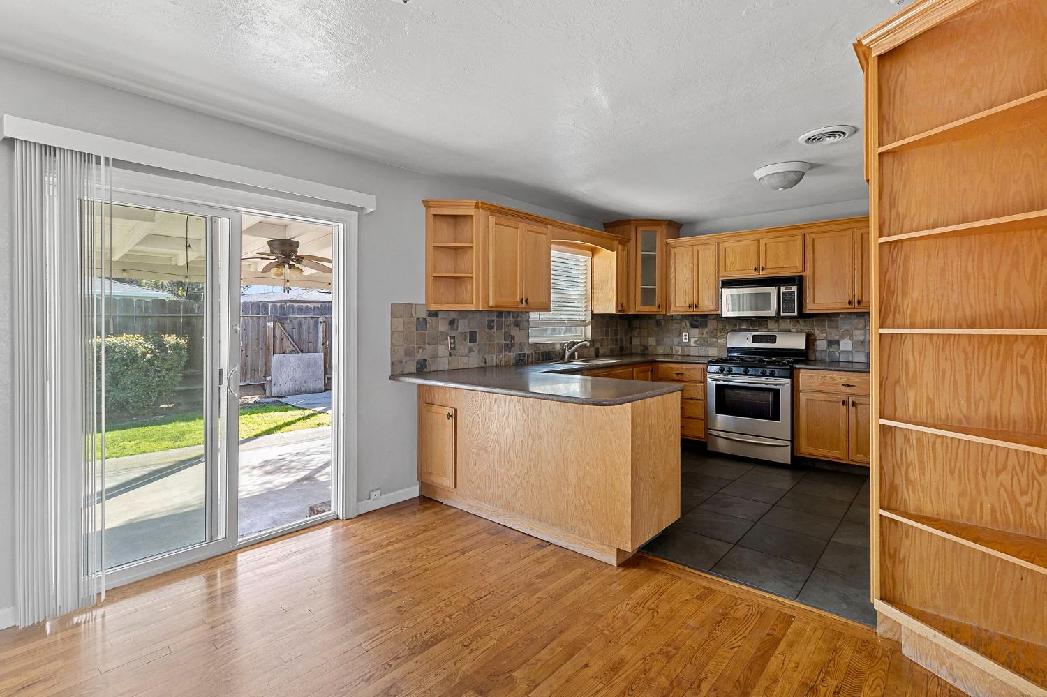 1628 Honeysuckle Dr, Modesto, CA 95350