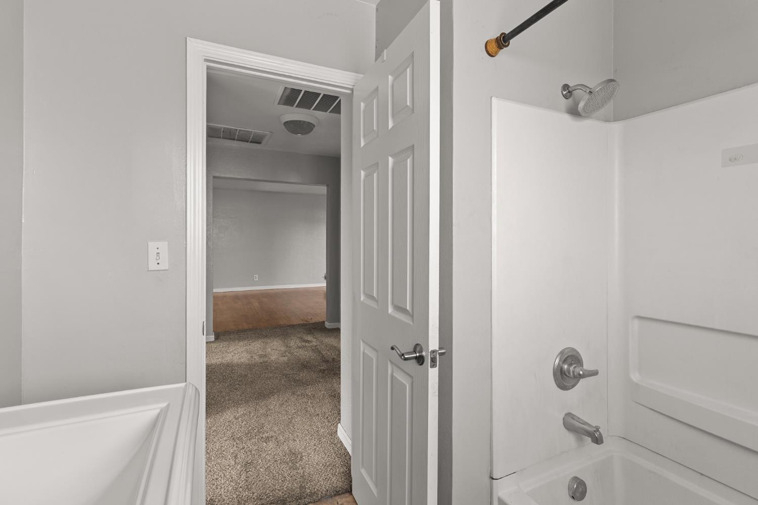 1628 Honeysuckle Dr, Modesto, CA 95350