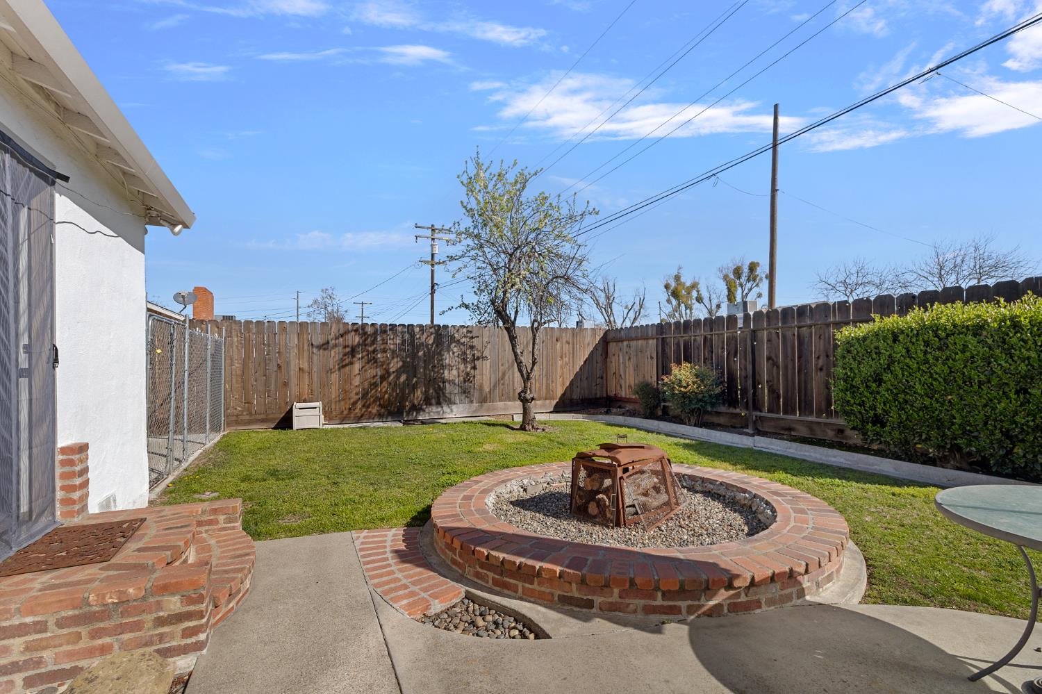 1628 Honeysuckle Dr, Modesto, CA 95350