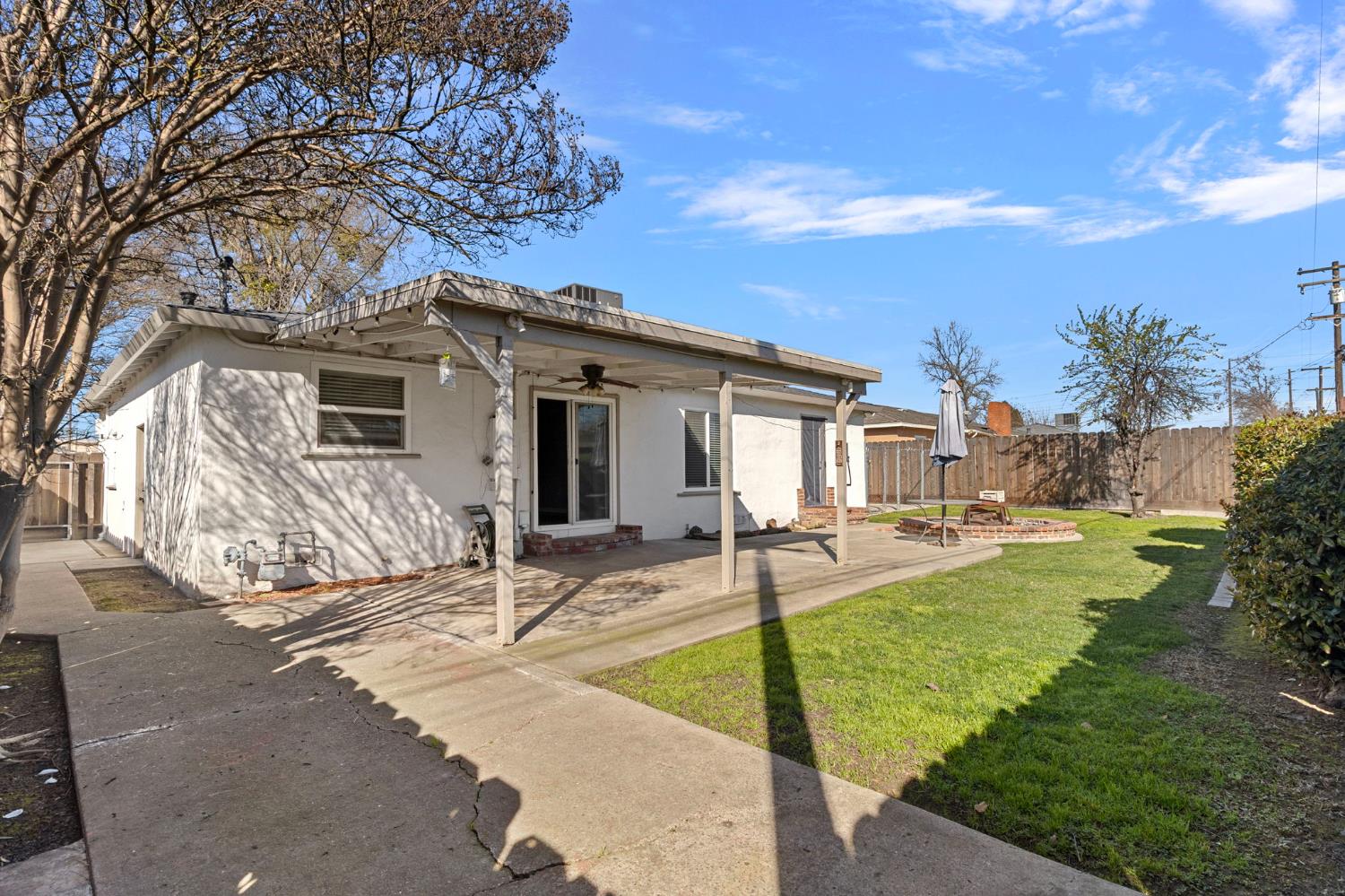 1628 Honeysuckle Dr, Modesto, CA 95350