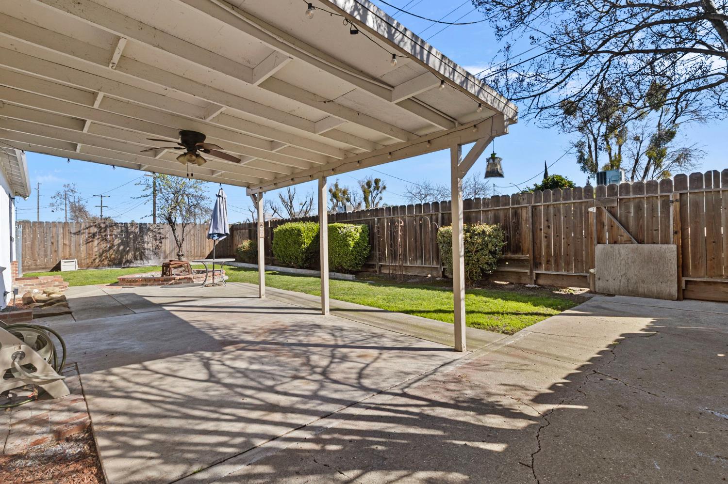 1628 Honeysuckle Dr, Modesto, CA 95350