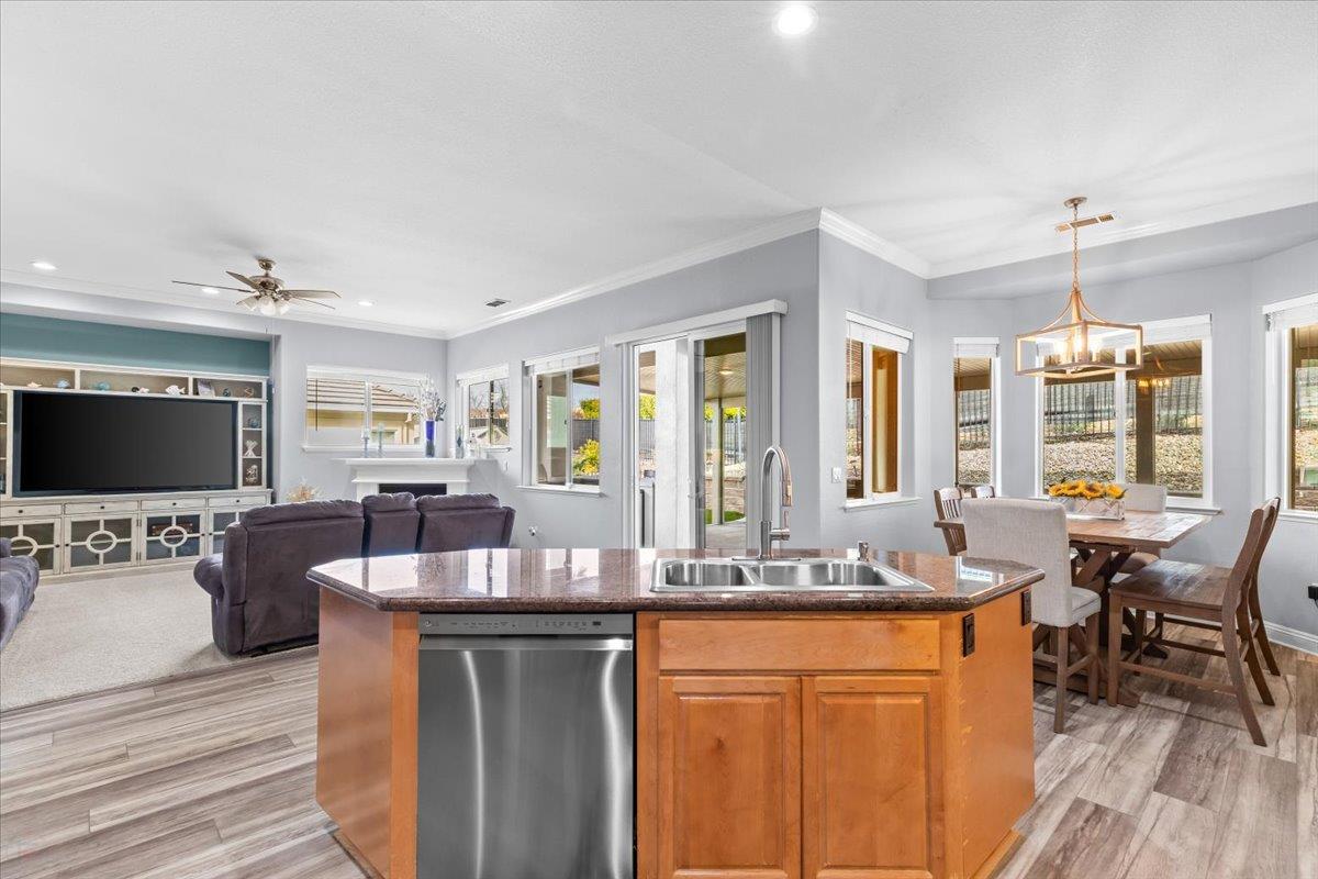 121 Athena Dr, Copperopolis, CA 95228