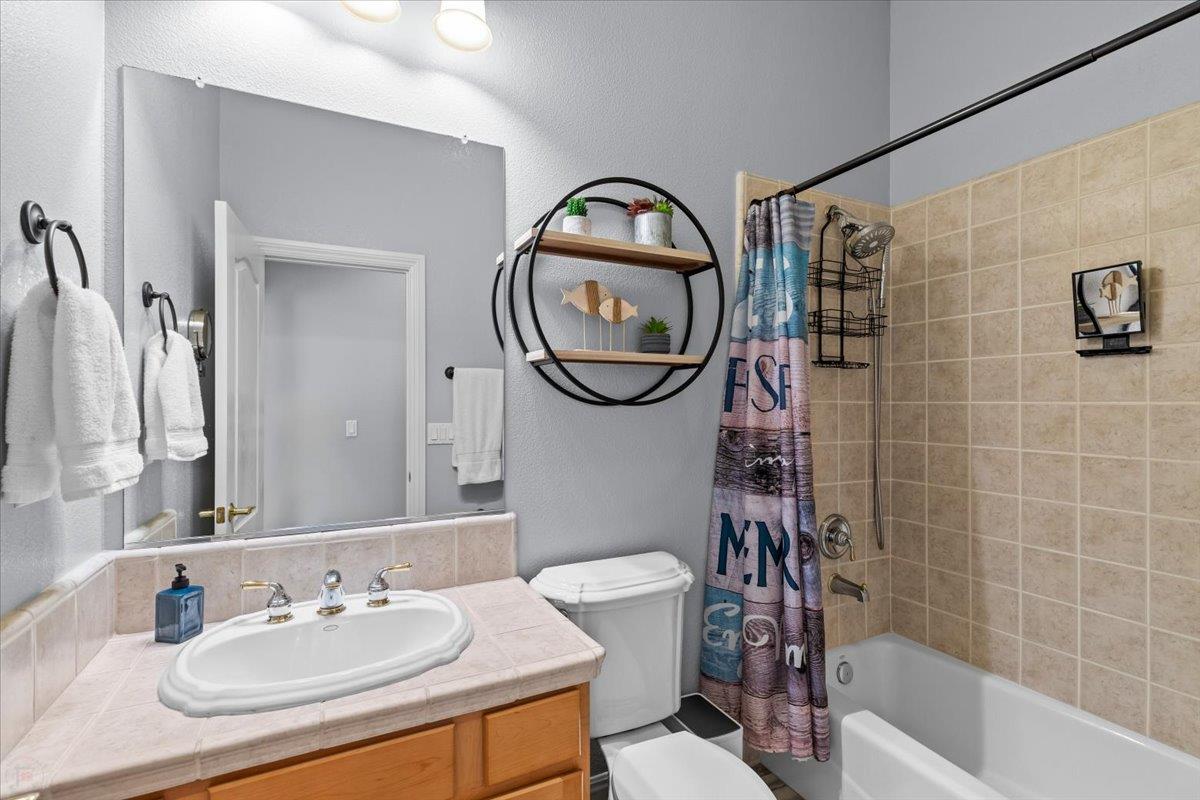 121 Athena Dr, Copperopolis, CA 95228