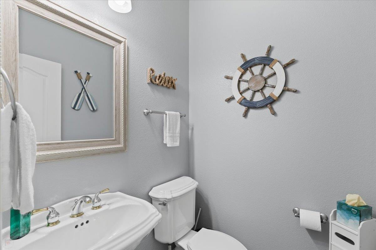 121 Athena Dr, Copperopolis, CA 95228