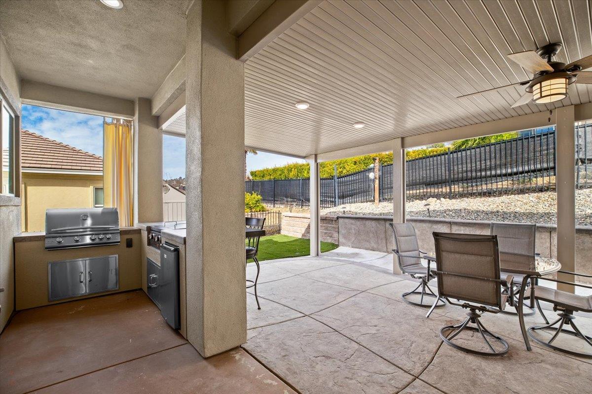 121 Athena Dr, Copperopolis, CA 95228