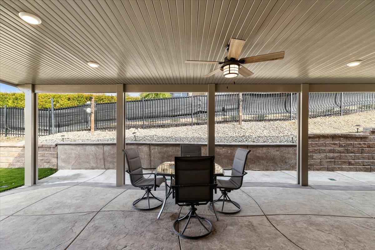 121 Athena Dr, Copperopolis, CA 95228