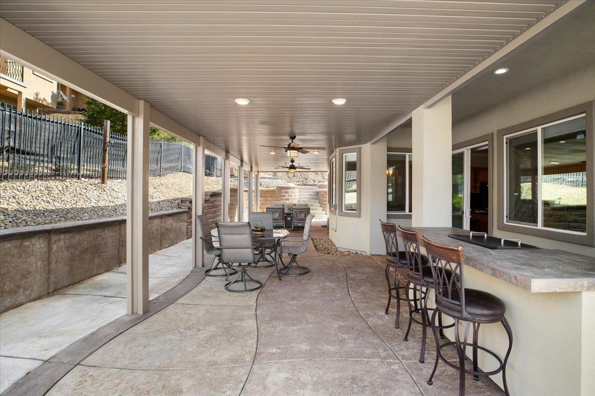 121 Athena Dr, Copperopolis, CA 95228