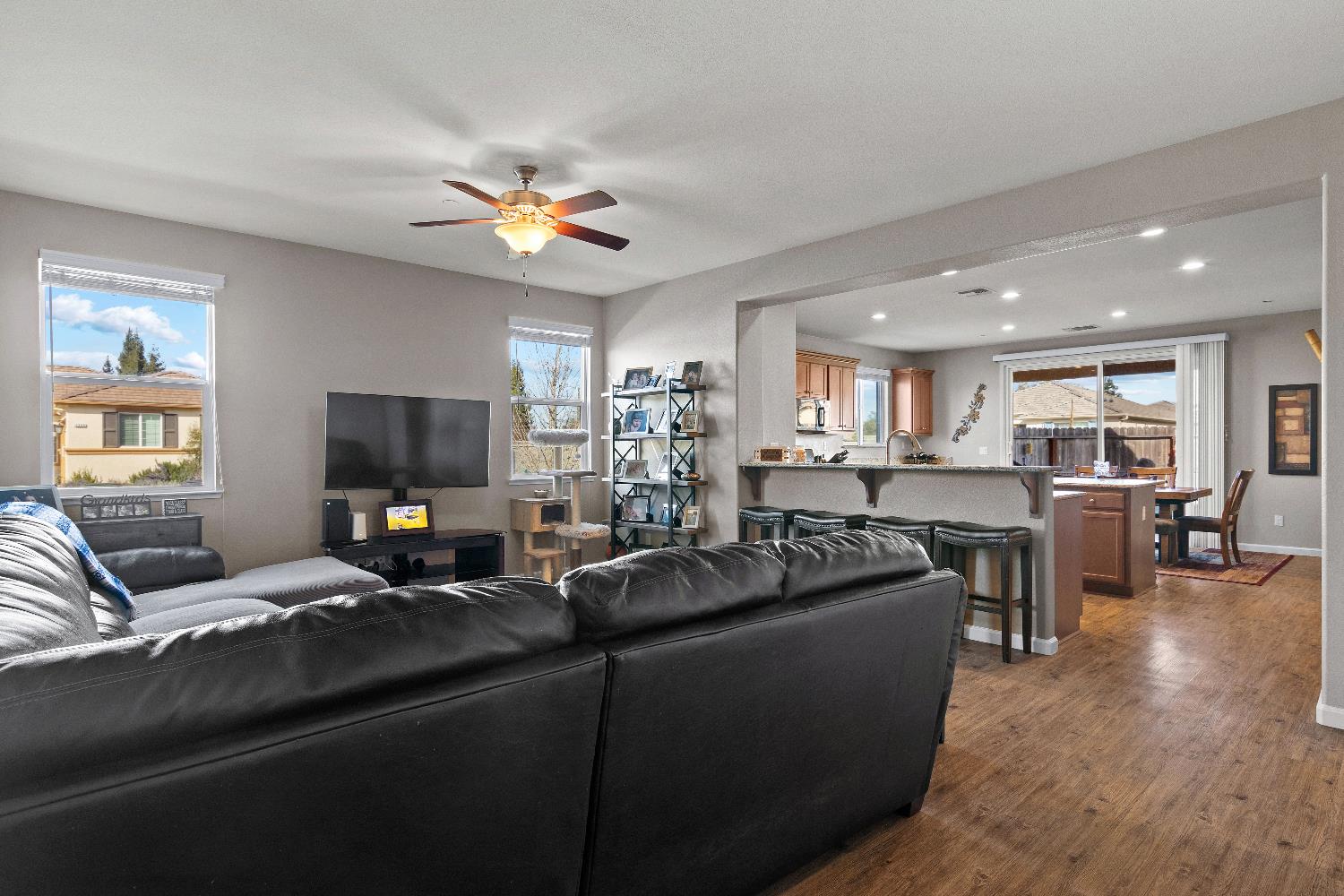 6544 Bowing Ct, Riverbank, CA 95367