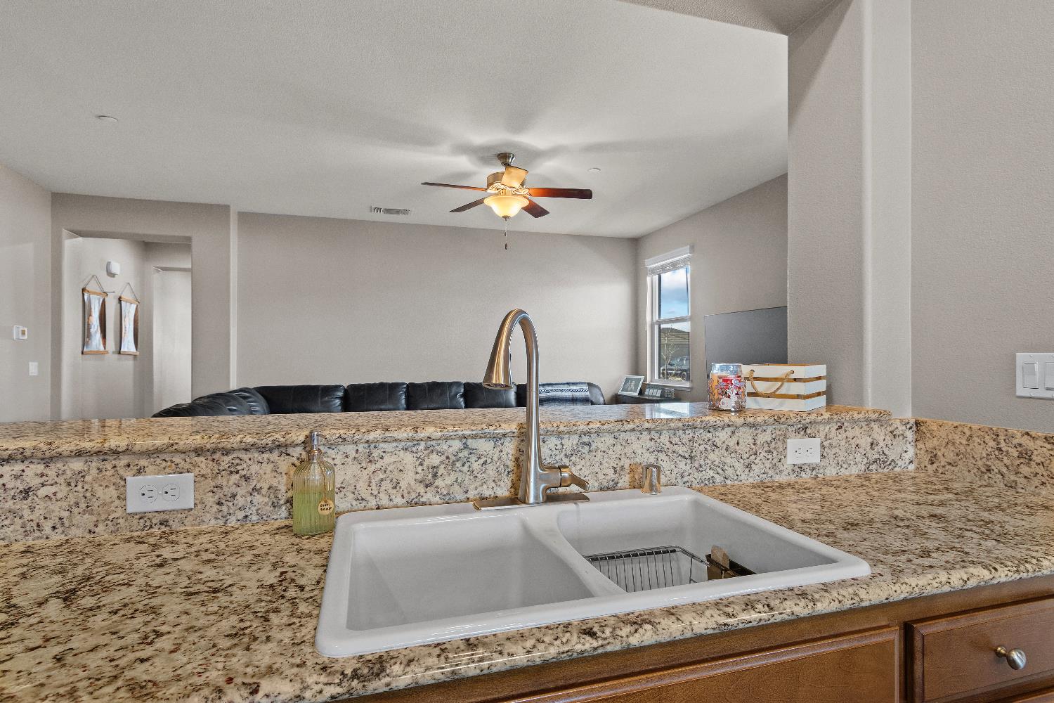 6544 Bowing Ct, Riverbank, CA 95367