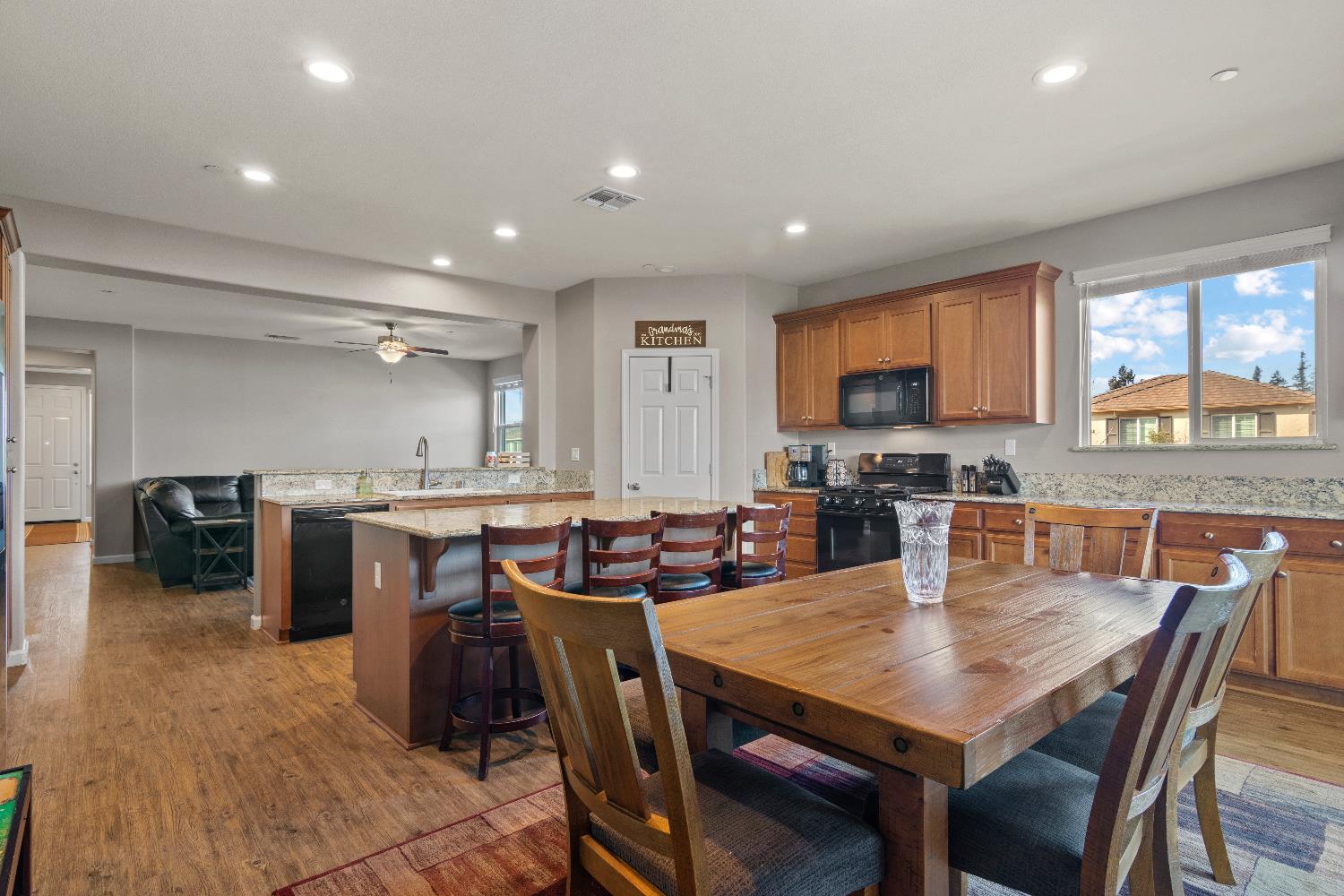 6544 Bowing Ct, Riverbank, CA 95367