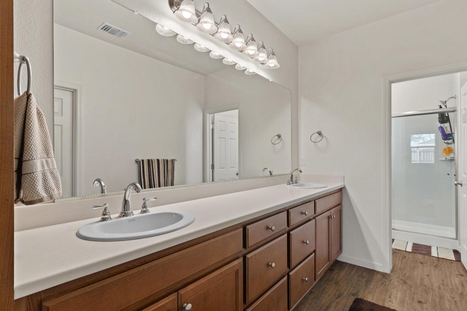 6544 Bowing Ct, Riverbank, CA 95367