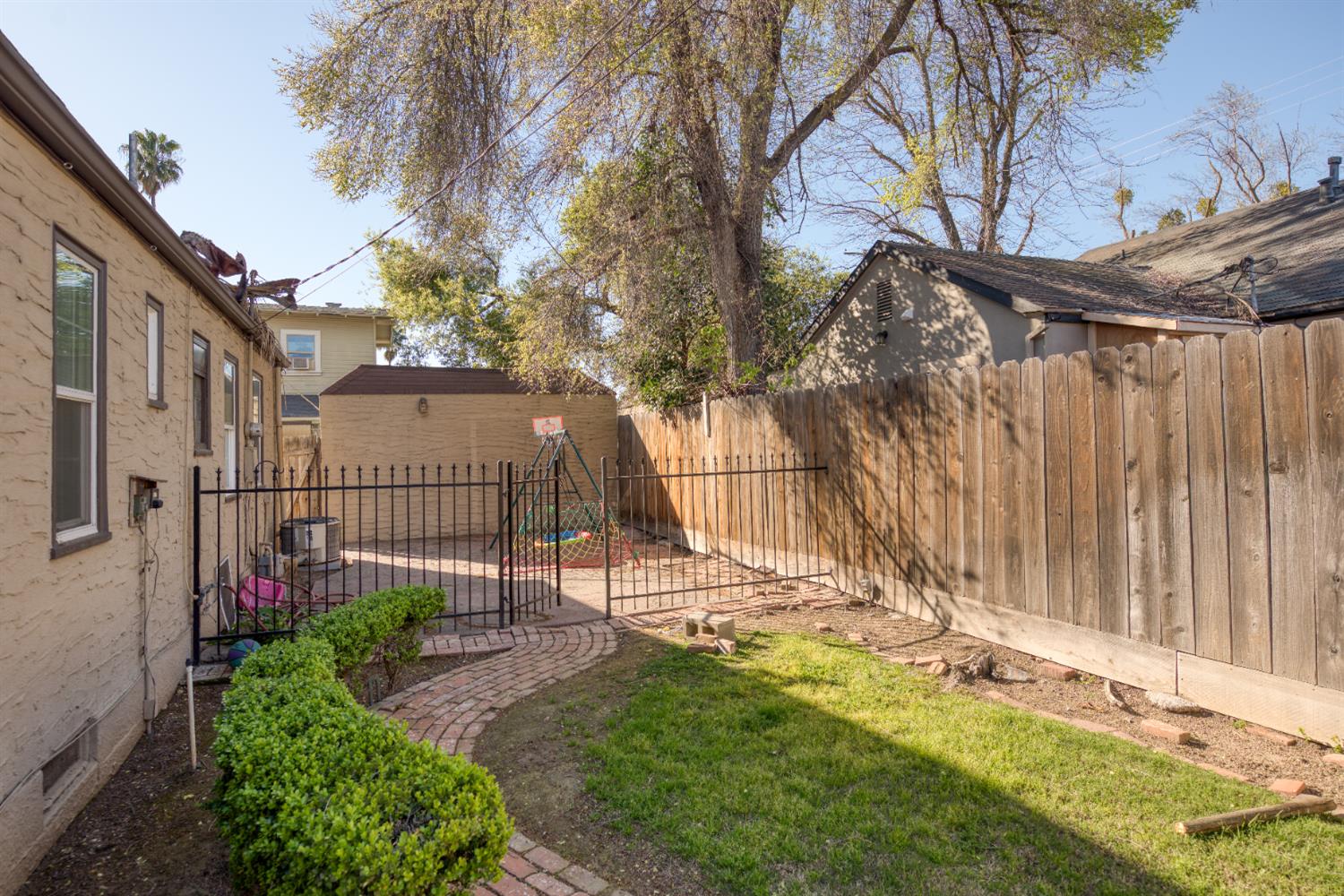 133 Jones St, Modesto, CA 95354